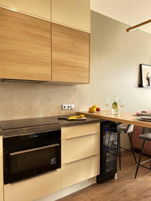 Luxury Pearl With Parking Place In Holesovice ปราก ภายนอก รูปภาพ